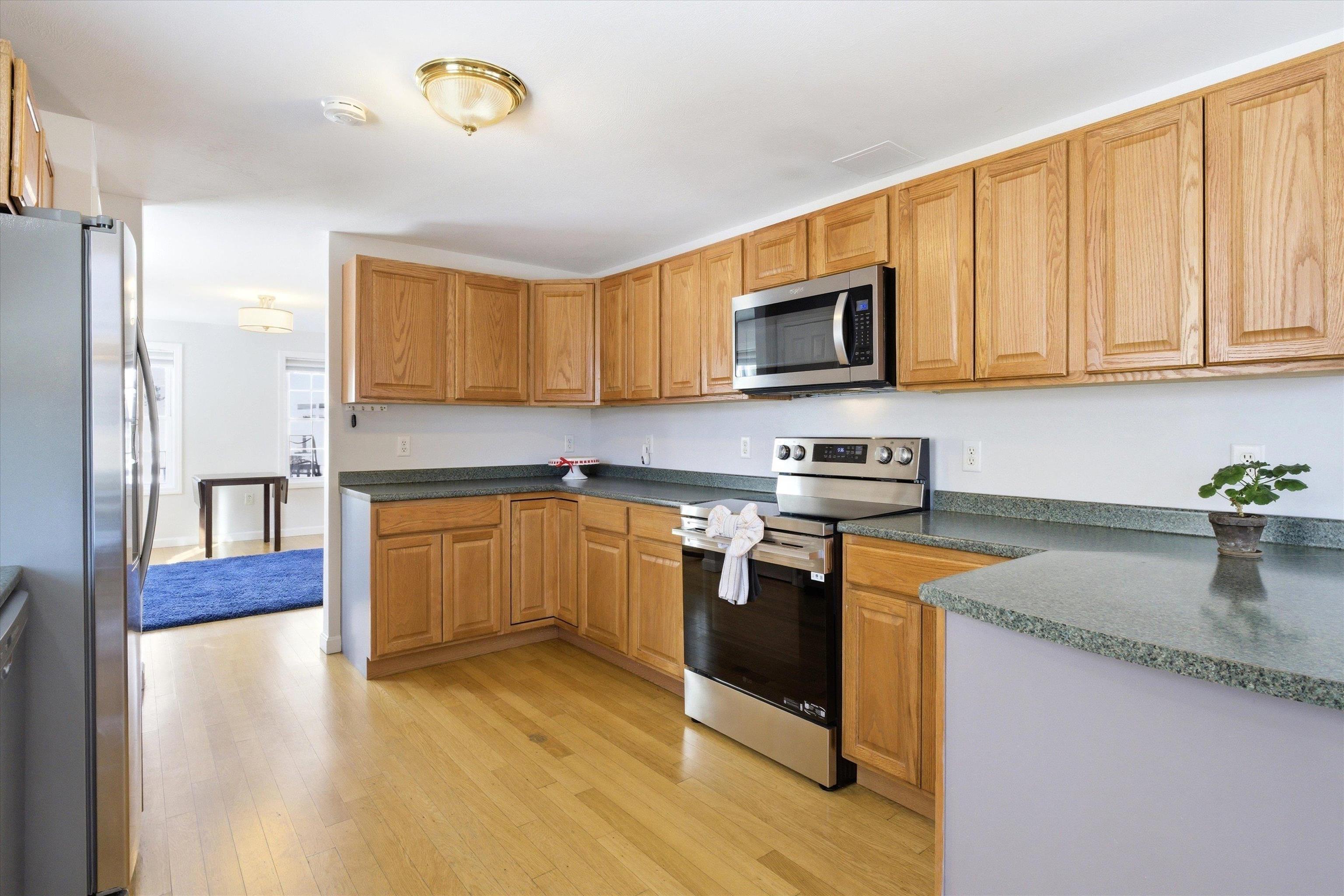 57 Newstead Way, Unit 3 Manchester, NH 03104 - Photo 15 of 44