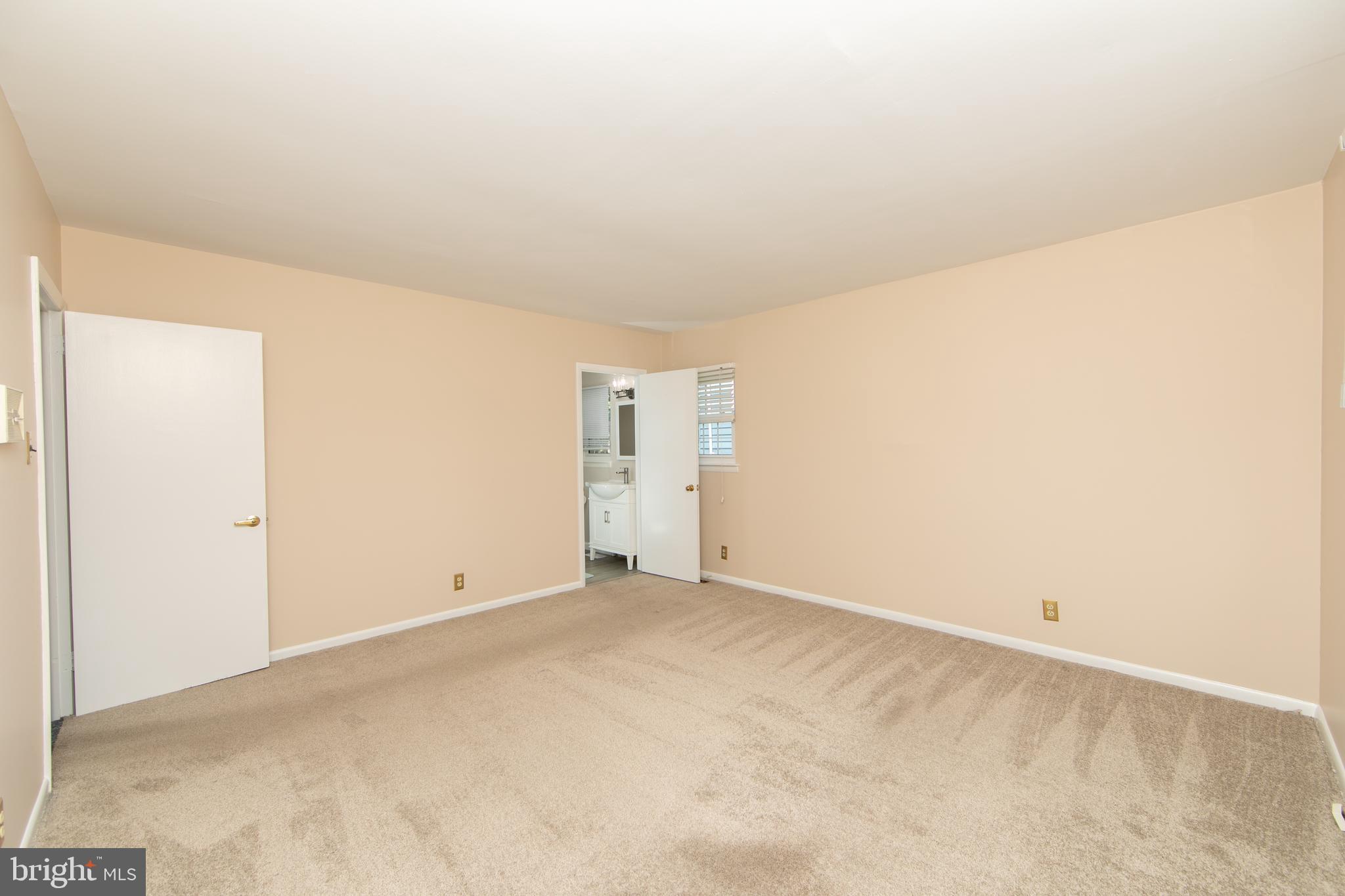 809 Charleston Road Mount Laurel, NJ 08054 - Photo 18 of 39 Main bedroom