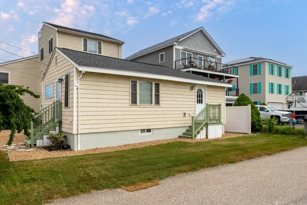 $1,500,000 | 7-11 Redman Street, Hampton, NH 03842