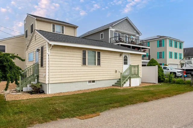 $1,600,000 | 7-11 Redman Street, Hampton, NH 03842