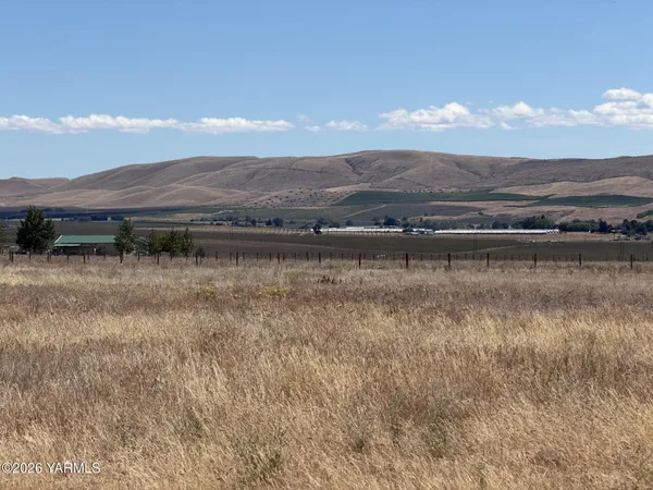 $155,000 | Nka Mieras Road, Moxee, WA 98936
