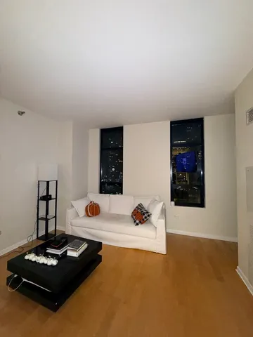 $2,550 | 1255 South State Street, Unit 905, Chicago, IL 60605