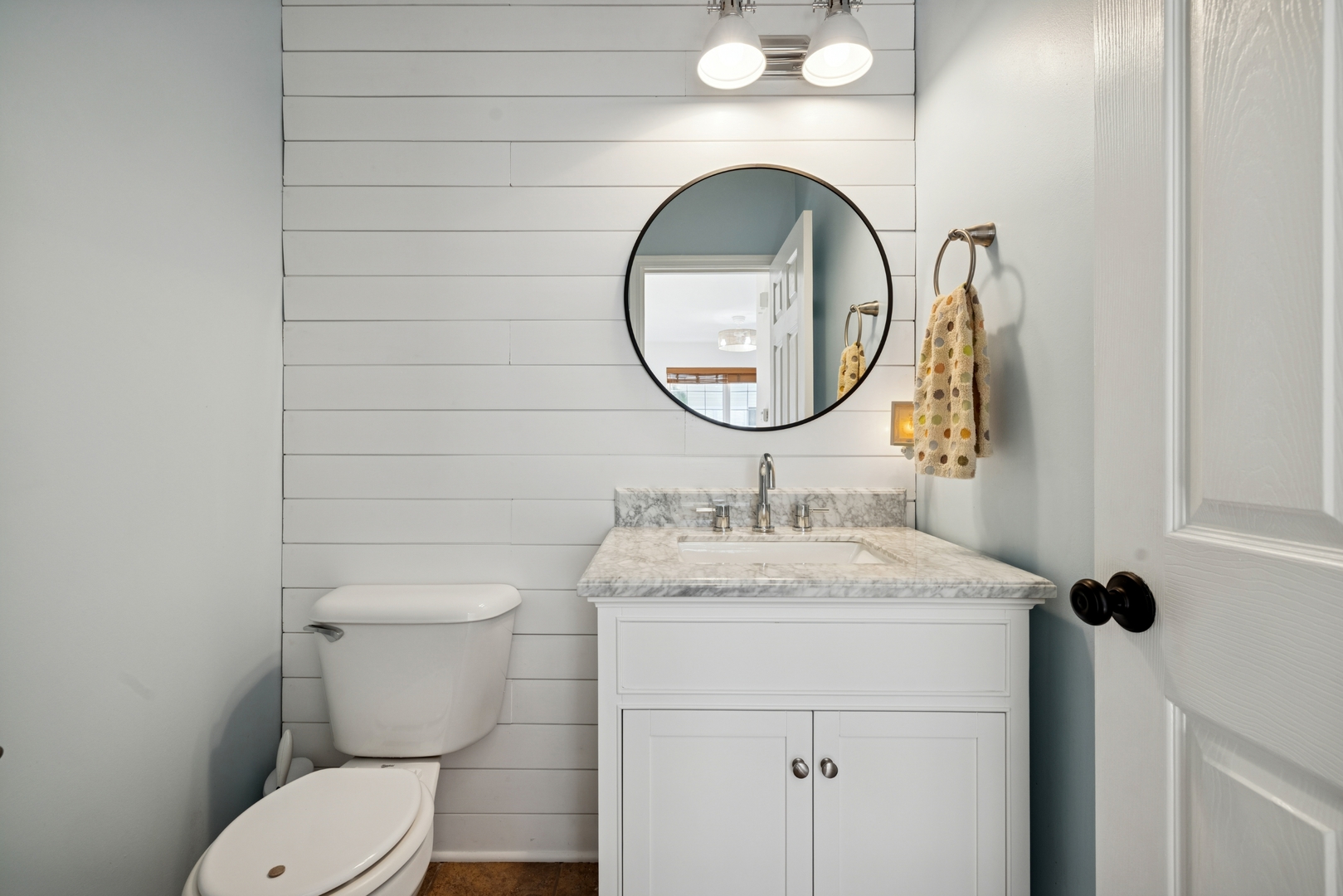 152 Jackson Street Gilberts, IL 60136 - Photo 14 of 31 a bathroom with a toilet and a sink