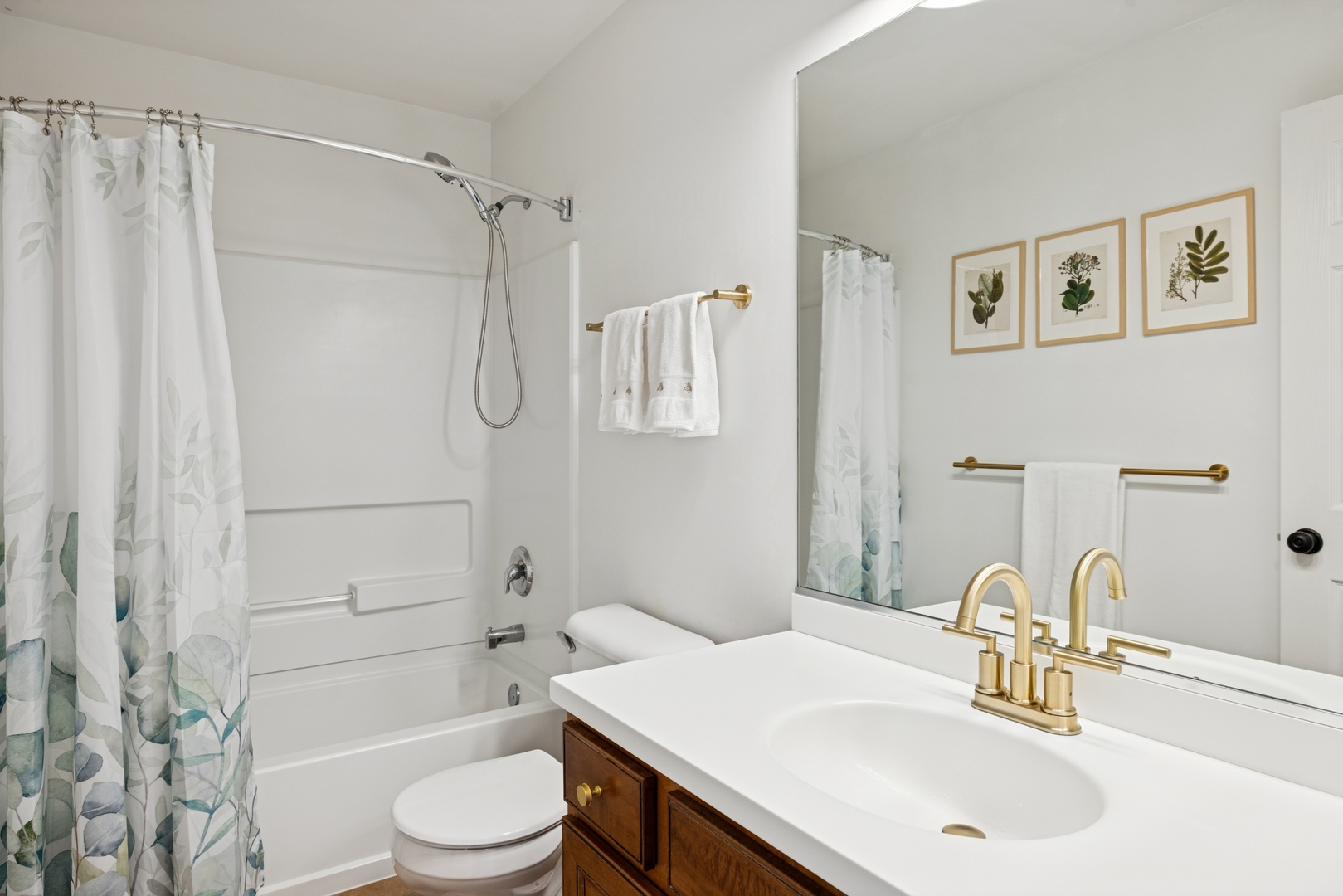 152 Jackson Street Gilberts, IL 60136 - Photo 20 of 31 a bathroom with a sink toilet and shower