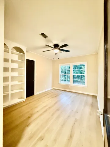 $2,900 | 300 Dunnam Avenue, Cleveland, TX 77327