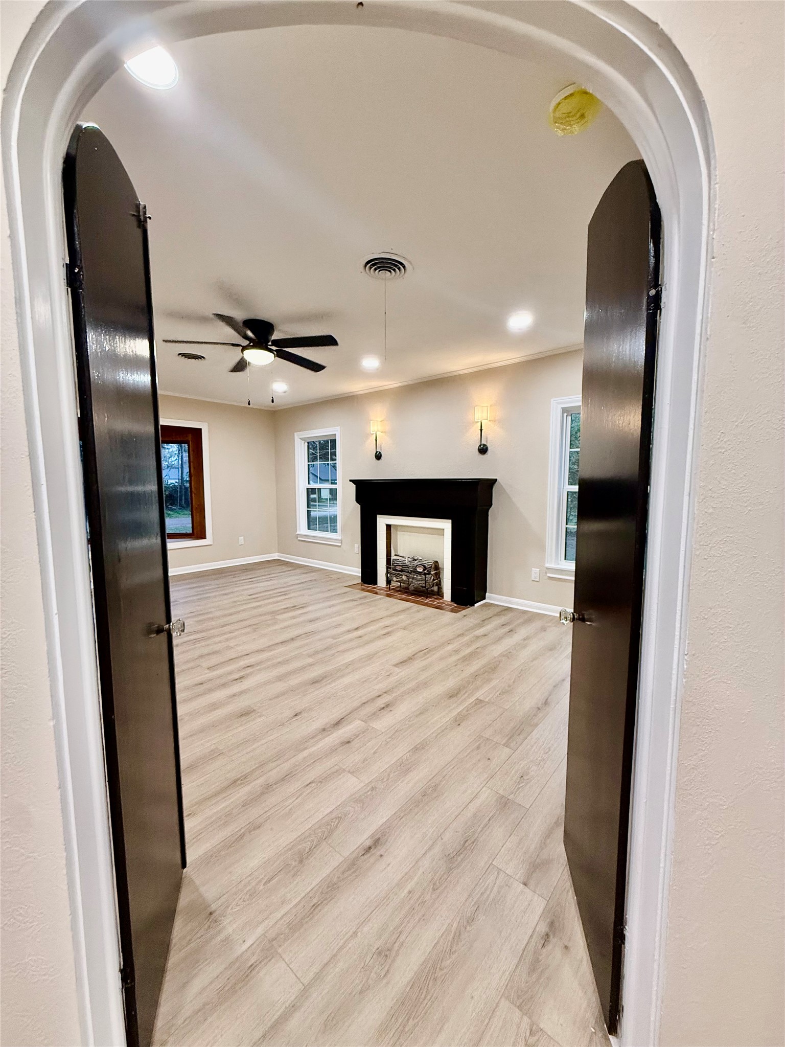 300 Dunnam Avenue Cleveland, TX 77327 - Photo 9 of 27