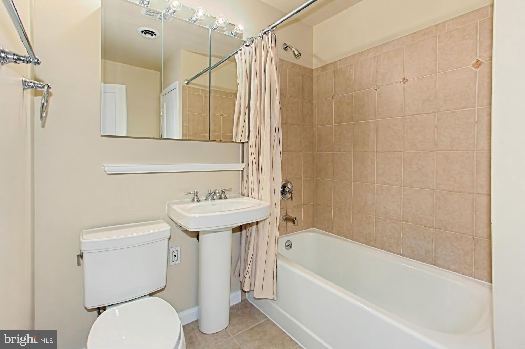 6721 Barrett Road Falls Church, VA 22042 - Photo 17 of 28 Bath