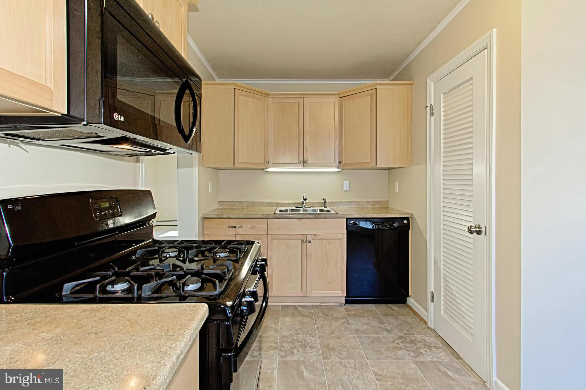 6721 Barrett Road Falls Church, VA 22042 - Photo 8 of 28 Kitchen With LArge Pantry