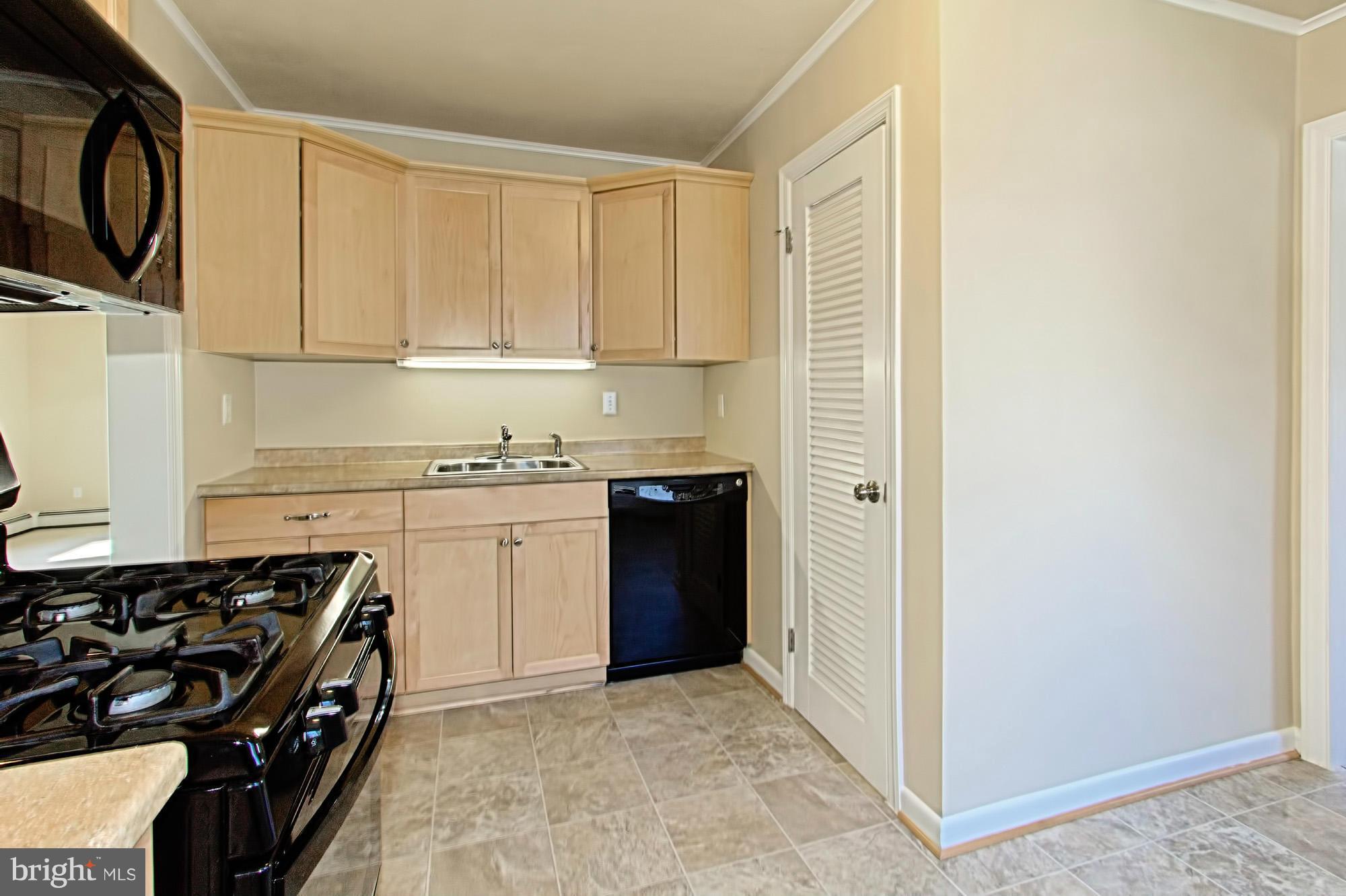 6721 Barrett Road Falls Church, VA 22042 - Photo 9 of 28 Kitchen With LArge Pantry