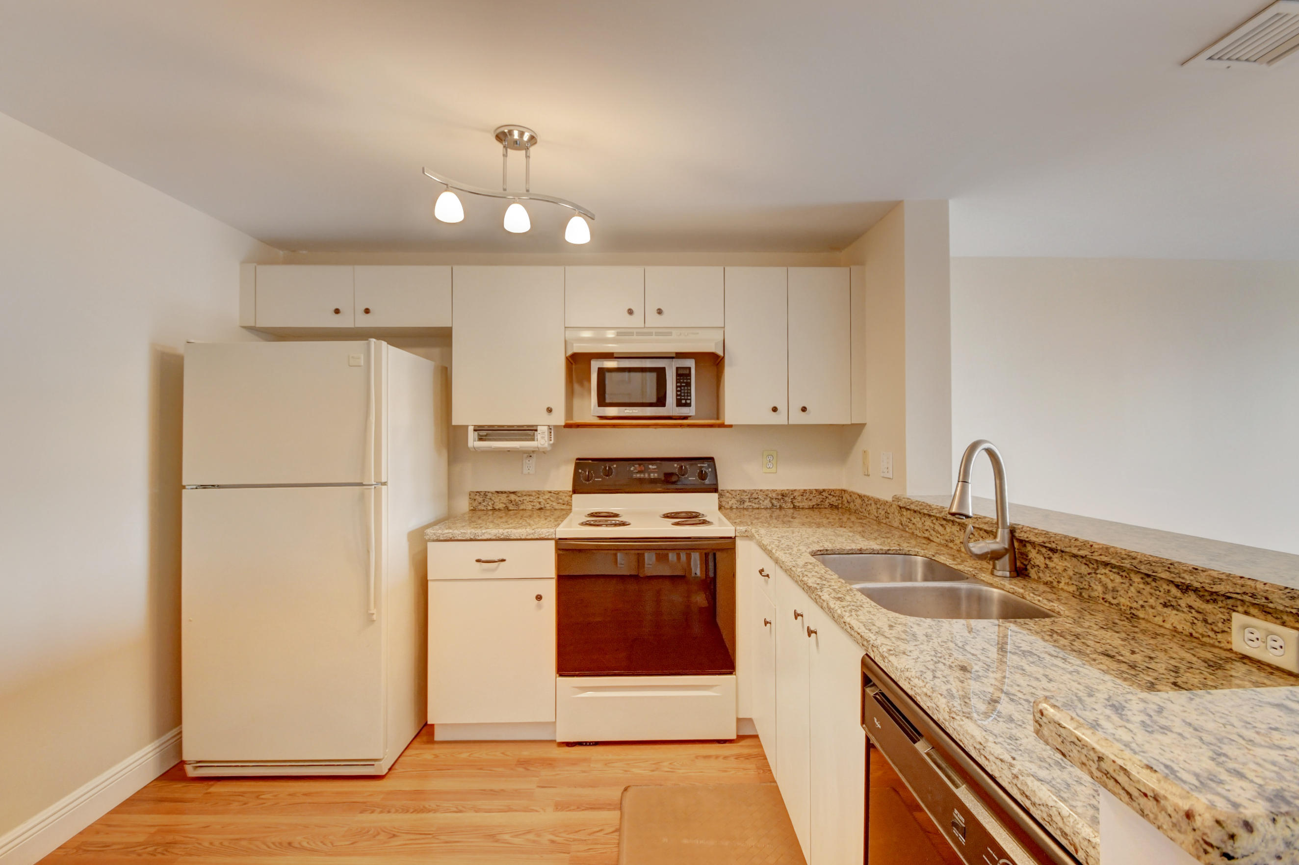 904 Jeffery Street Boca Raton, FL 33487 - Photo 9 of 40 DSC_2069_70_71_72_73