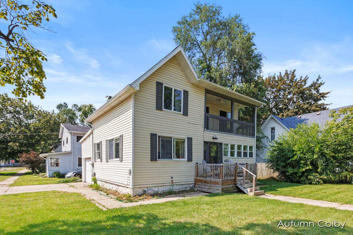 421 South Broas Street Belding, MI 48809 - Photo 2 of 29 IMG_1001