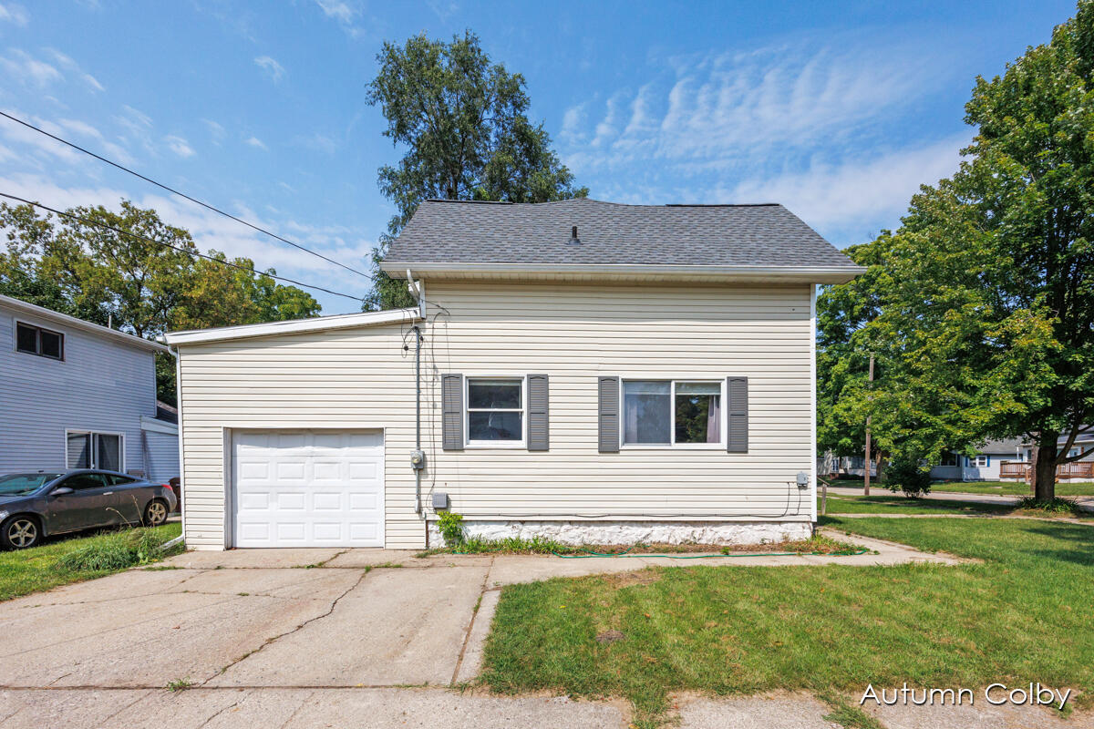 421 South Broas Street Belding, MI 48809 - Photo 28 of 29 IMG_1018