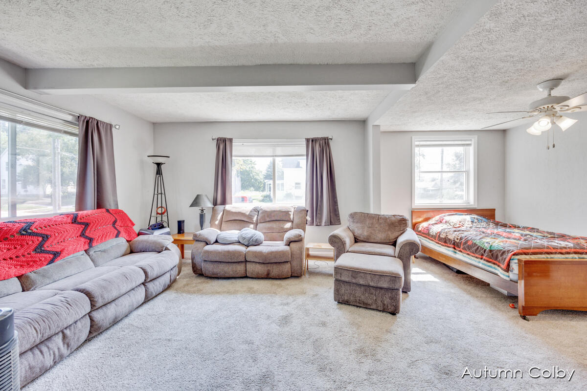 421 South Broas Street Belding, MI 48809 - Photo 8 of 29 IMG_1007