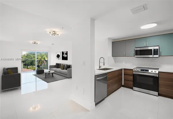 $3,800 | 2280 Southwest 32nd Avenue, Unit 201, Miami, FL 33145
