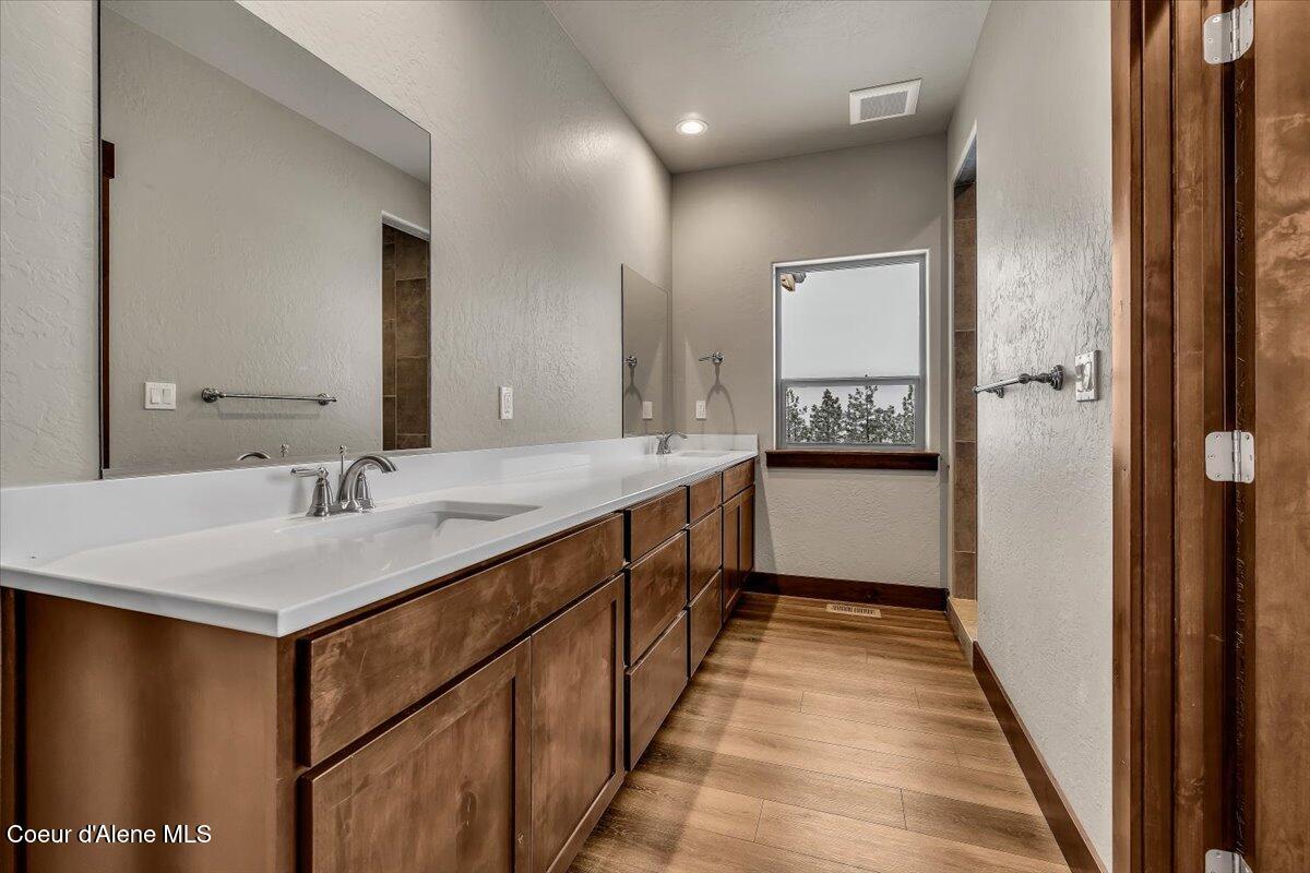 12664 East Howard Road Athol, ID 83801 - Photo 16 of 40 Master Bathroom