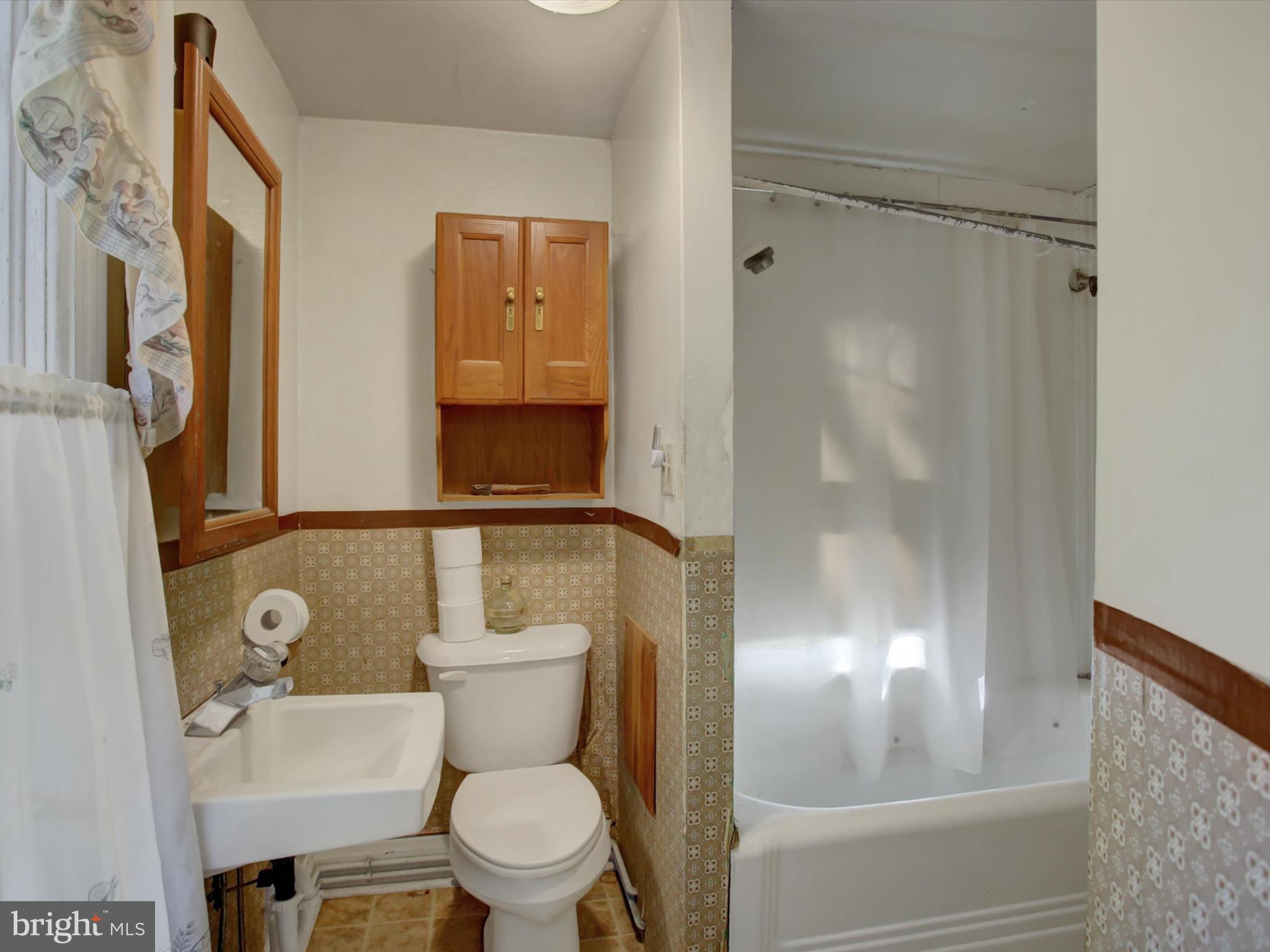 13740 Lower Edgemont Road Waynesboro, PA 17268 - Photo 23 of 34 a bathroom with a toilet and a shower