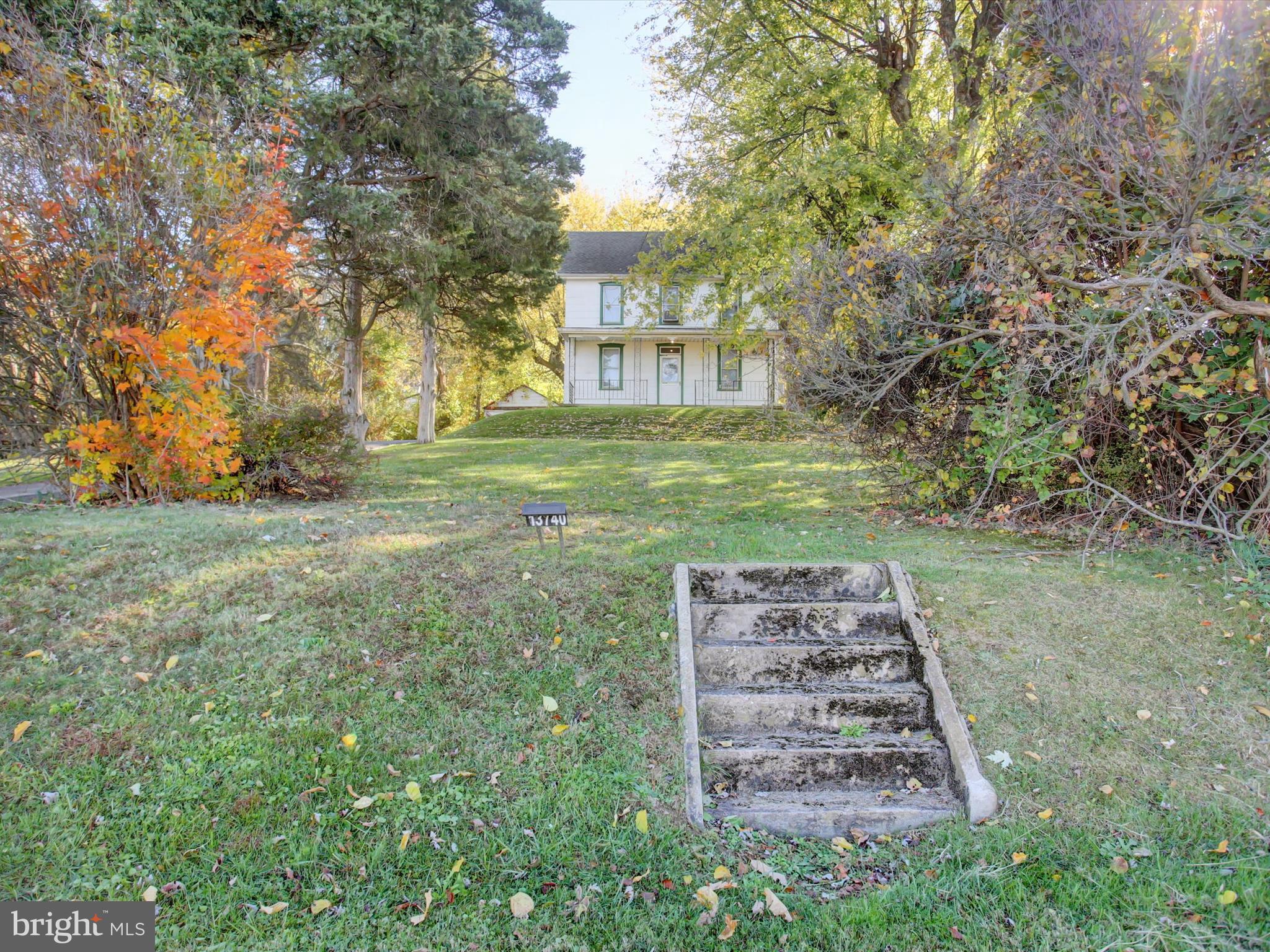 13740 Lower Edgemont Road Waynesboro, PA 17268 - Photo 7 of 34 a view of a yard with plants