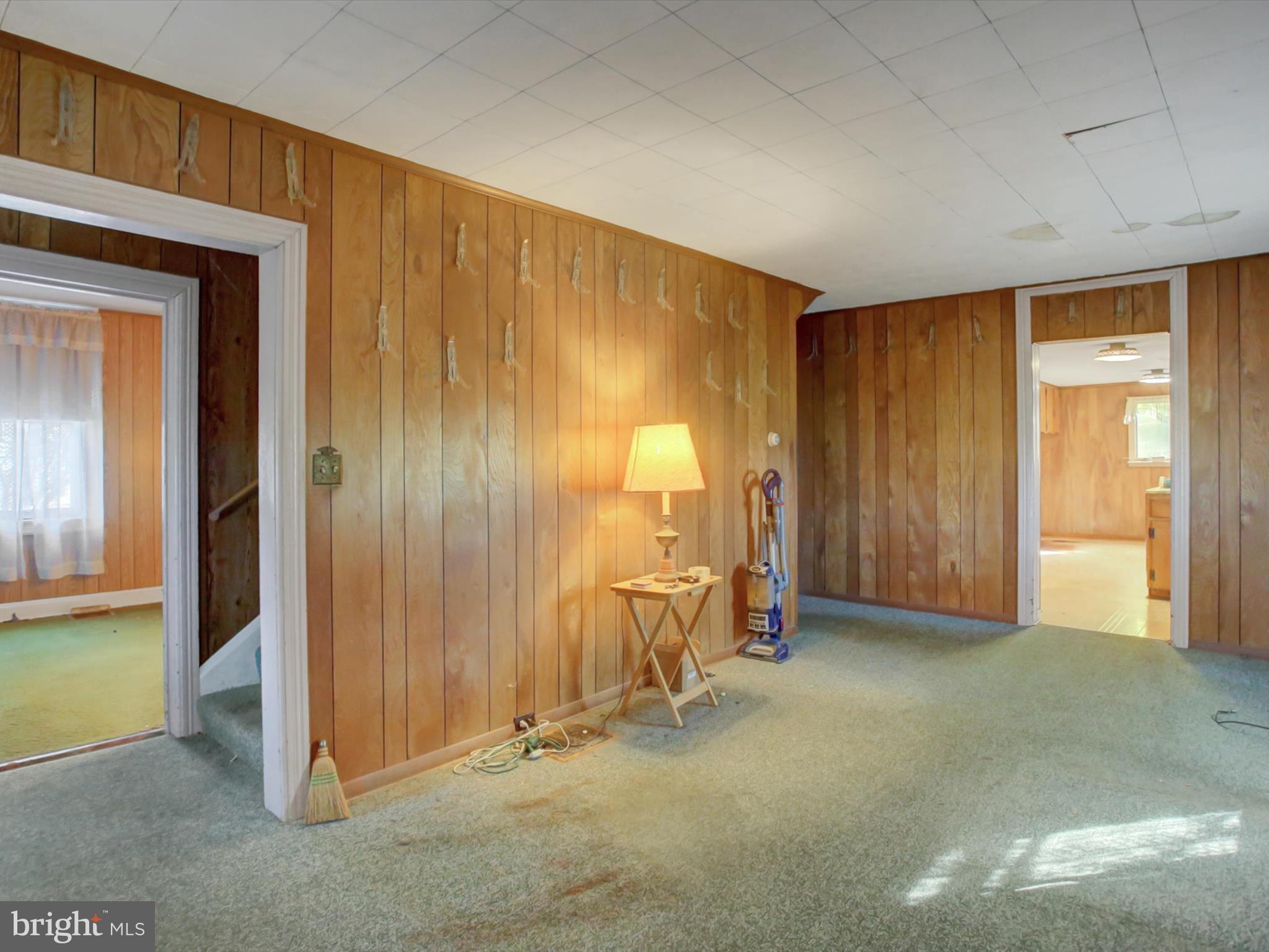 13740 Lower Edgemont Road Waynesboro, PA 17268 - Photo 9 of 34 an empty room with closet area