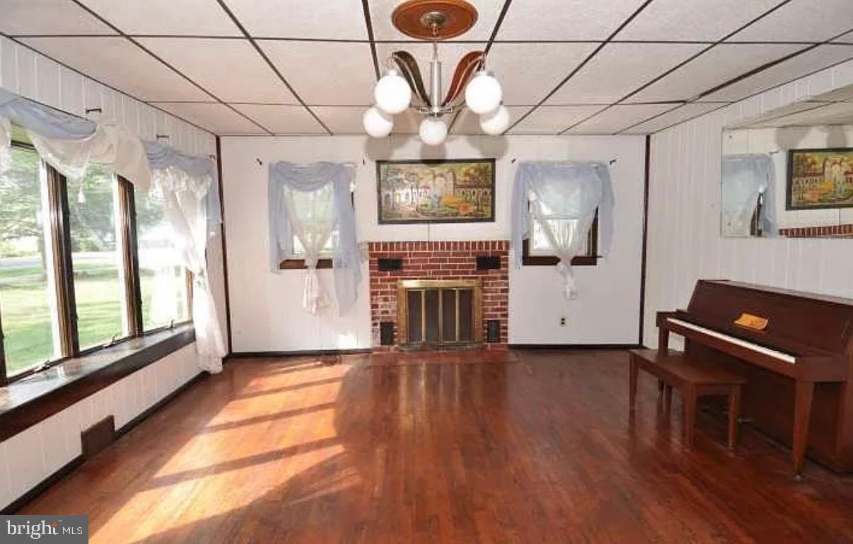 2091 Old York Road Burlington, NJ 08016 - Photo 2 of 20 Bright and airy living space awaits.