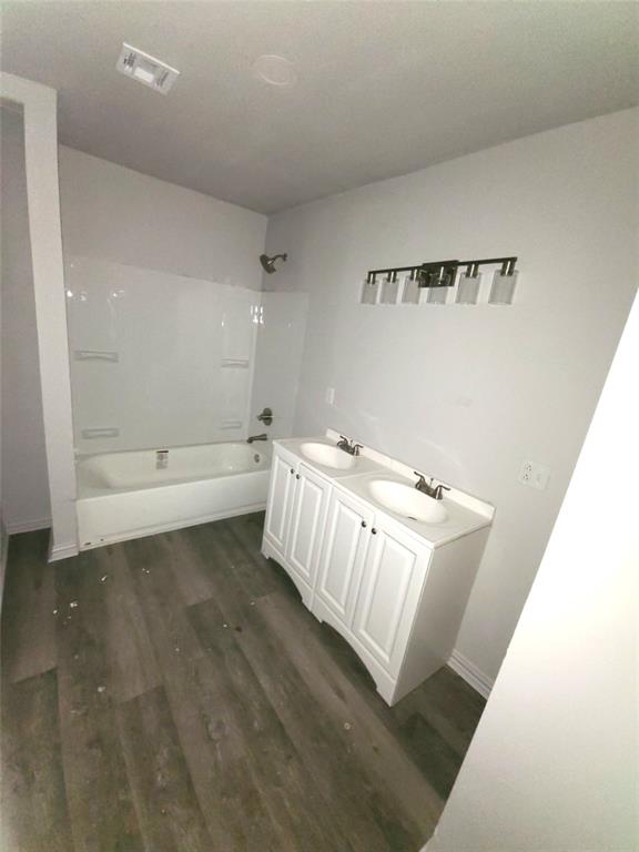 519 Dearborn Street Waco, TX 76704 - Photo 12 of 24 a bathroom with a bathtub and shower