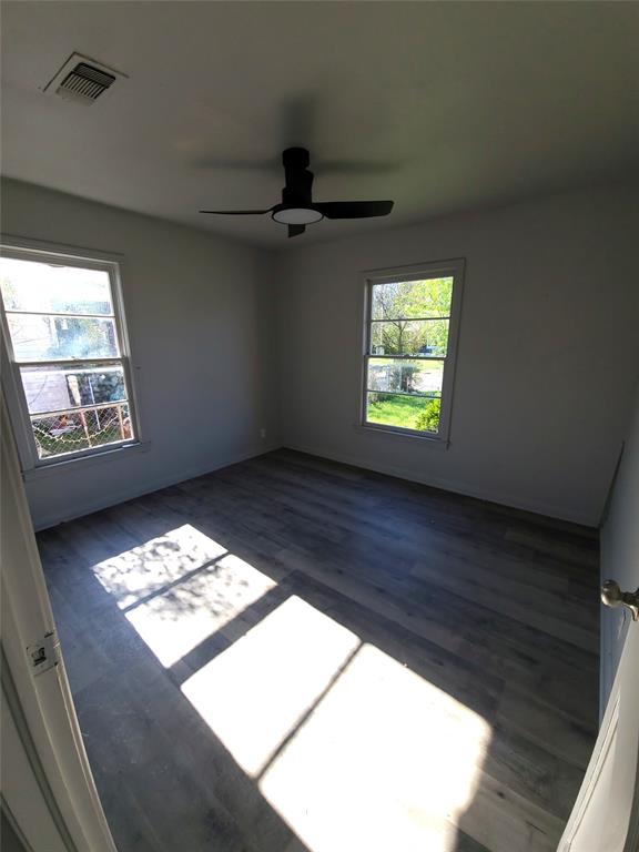 519 Dearborn Street Waco, TX 76704 - Photo 7 of 24 a view of an empty room and window