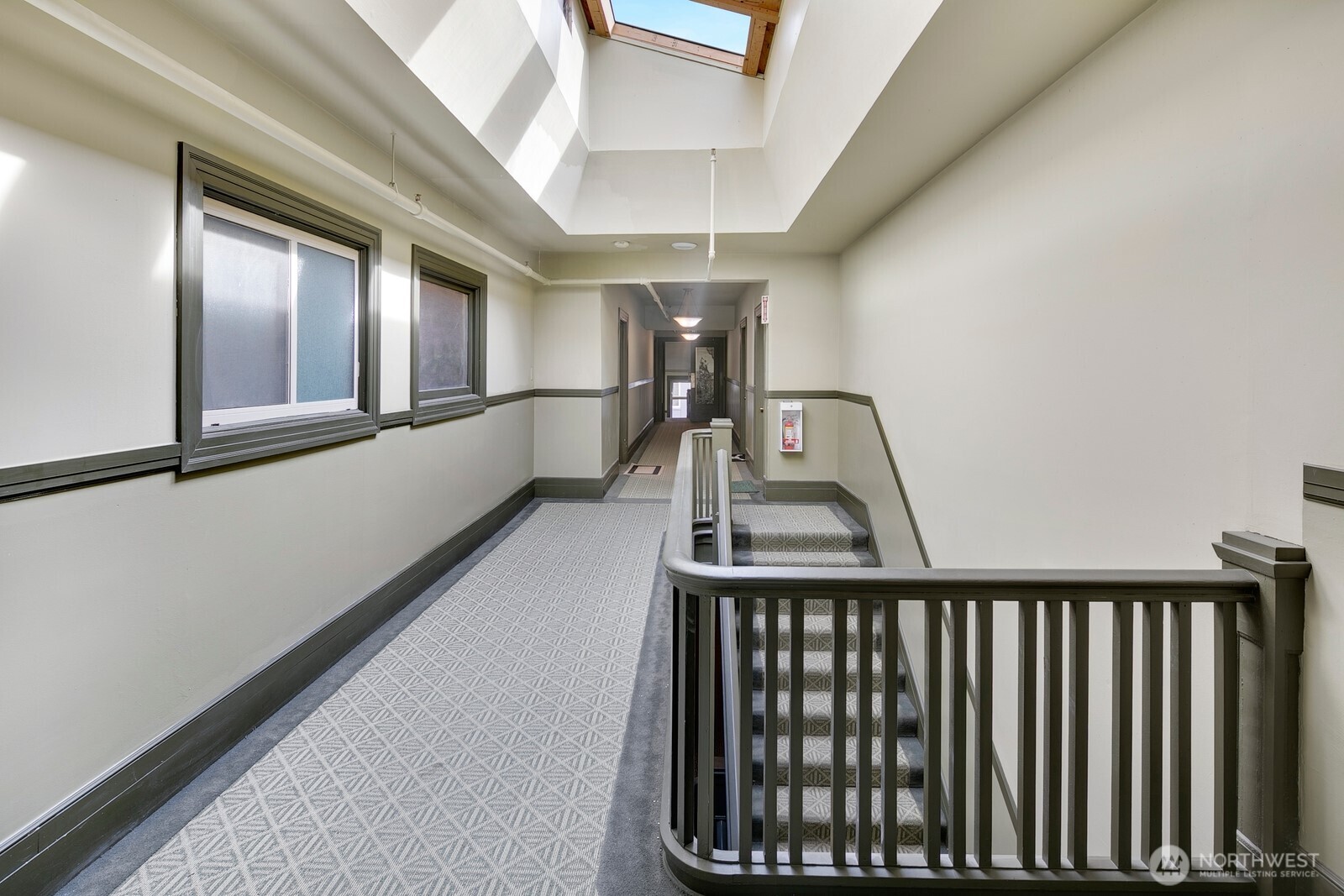 7 Harrison Street, Unit 39 Seattle, WA 98109 - Photo 4 of 27