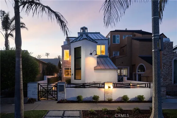 $2,850,000 | 509 8th Street, Huntington Beach, CA 92648