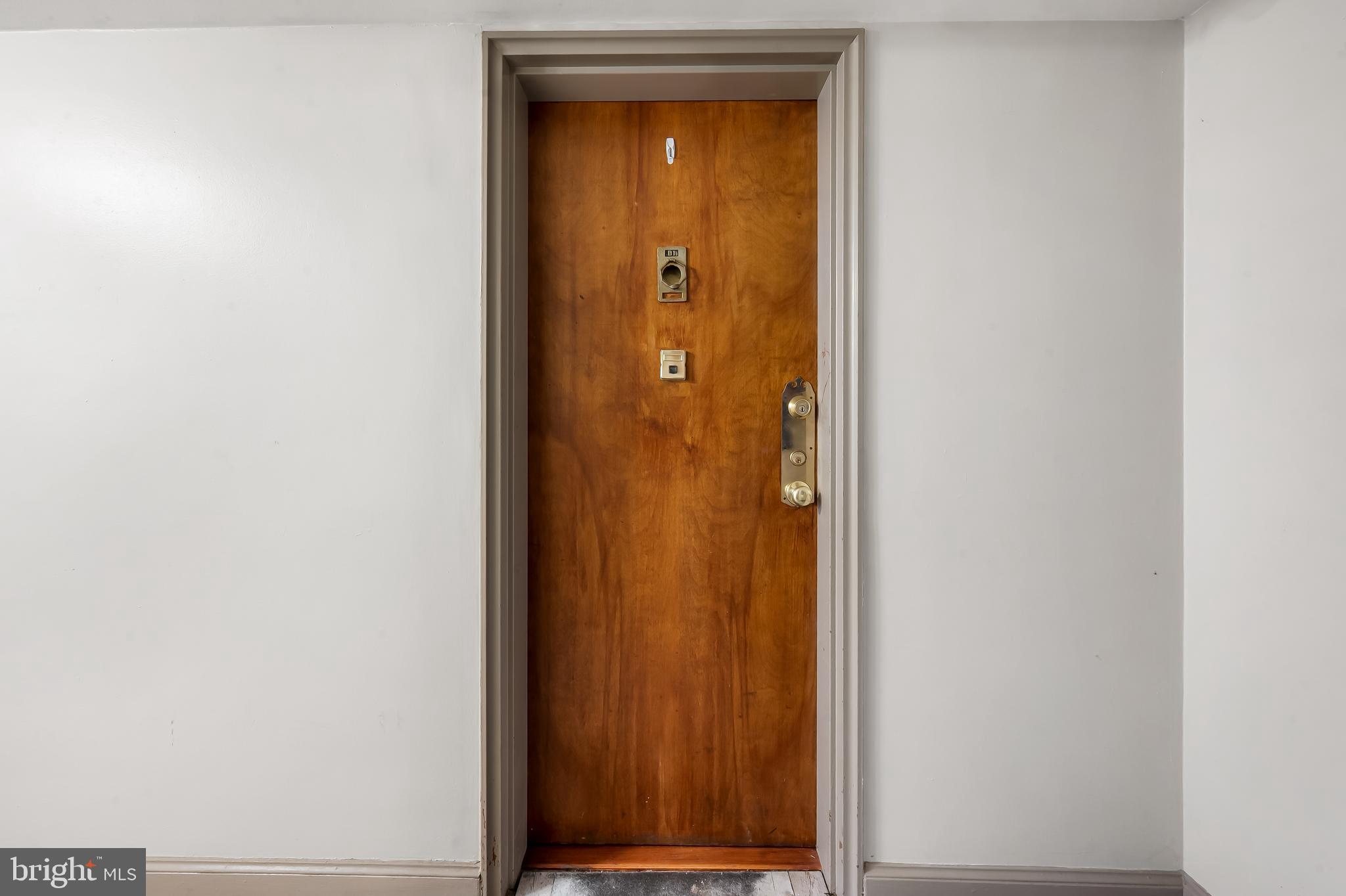 3601 Greenway, Unit 1 Baltimore, MD 21218 - Photo 2 of 29 a view of a elevator