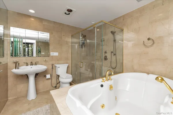 $379,000 | 9-05 162nd Street, Unit 6D | Beechhurst