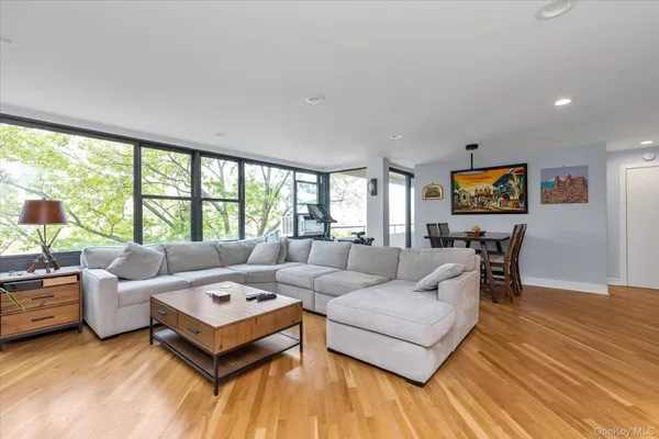 $379,000 | 9-05 162nd Street, Unit 6D | Beechhurst