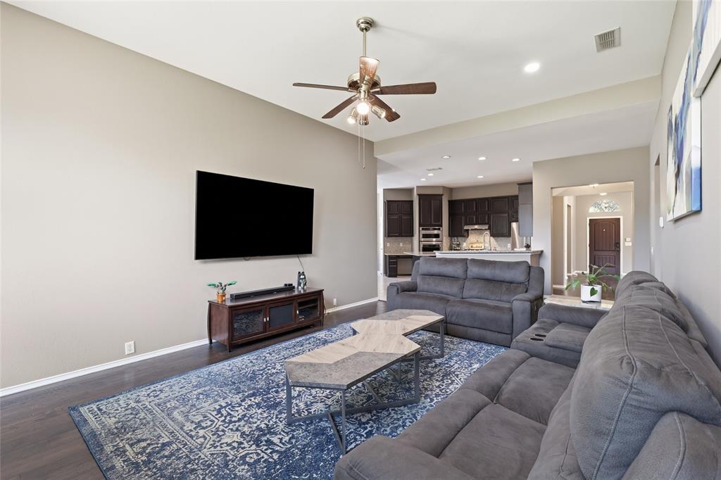 908 Chapel Drive Denton, TX 76205 - Photo 8 of 26