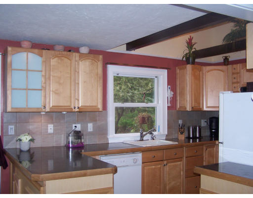 27 Davidson Road Framingham, MA 01701 - Photo 6 of 24