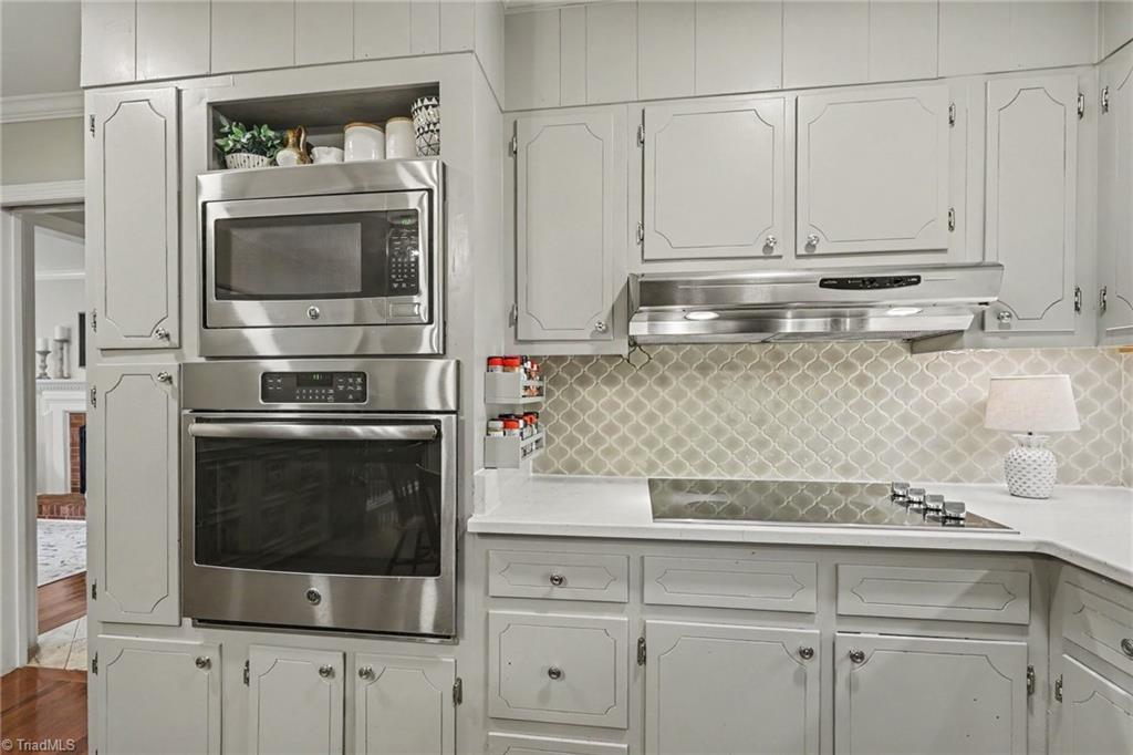 950 Croyden Street High Point, NC 27262 - Photo 10 of 47 KITCHEN-NEW QUARTZ COUNTERS