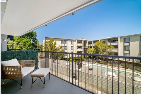 $399,000 | 960 Shorepoint Court, Unit 214, Alameda, CA 94501