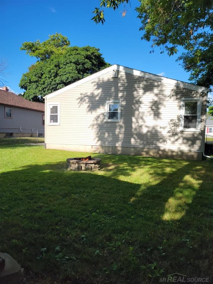 1544 Lambden Road Flint, MI 48532 - Photo 6 of 30 50082359-5.JPG