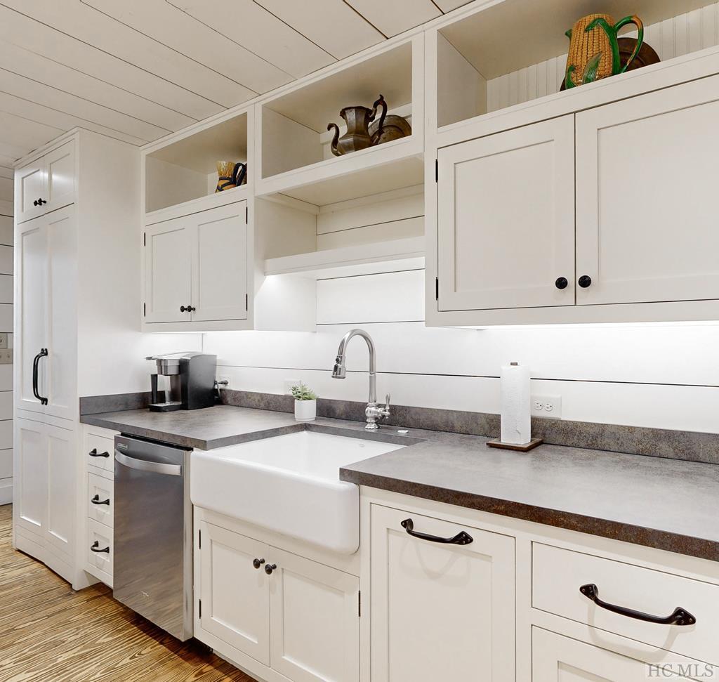 199 Upper Lake Road Highlands, NC 28741 - Photo 19 of 70 Gallery Image 19