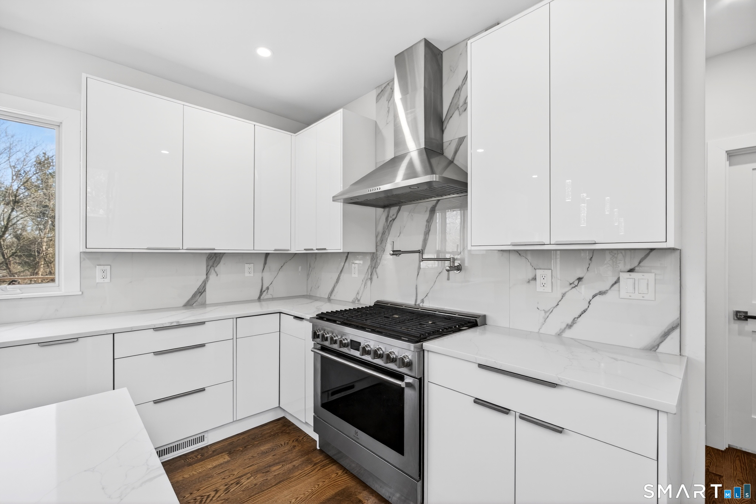 16 Cornwall Road Norwalk, CT 06850 - Photo 6 of 40