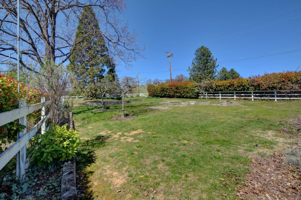 1881 Knowles Road Medford, OR 97501 - Photo 16 of 43 Looking West
