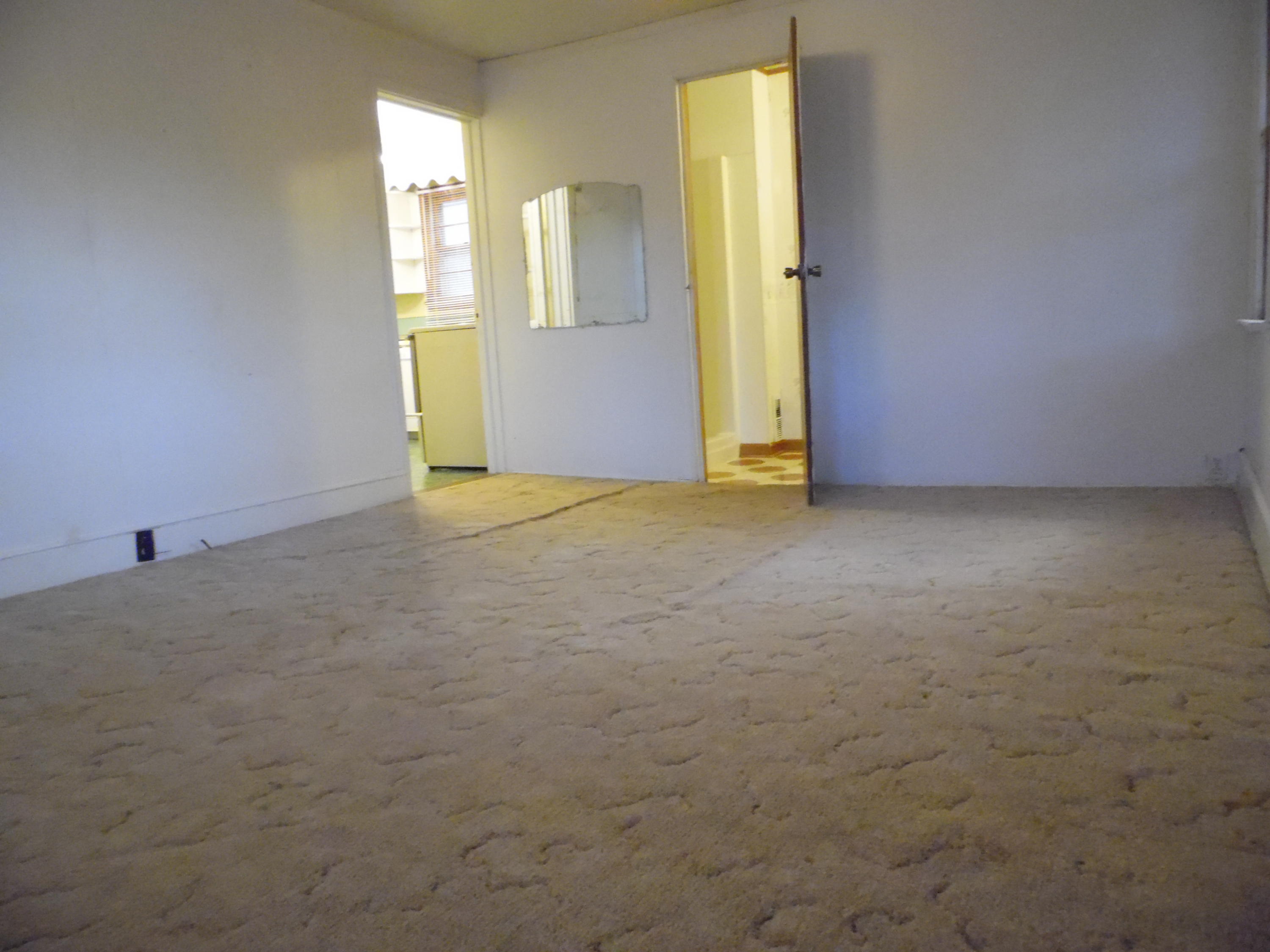 2556 Mead Valley Road Moneta, VA 24121 - Photo 22 of 36 Spacious Bedroom w/ Bath