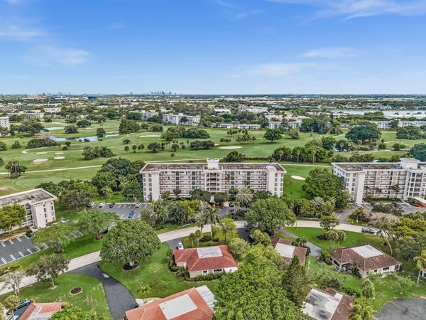 $189,000 | 2950 North Palm Aire Drive, Unit 607, Pompano Beach, FL 33069