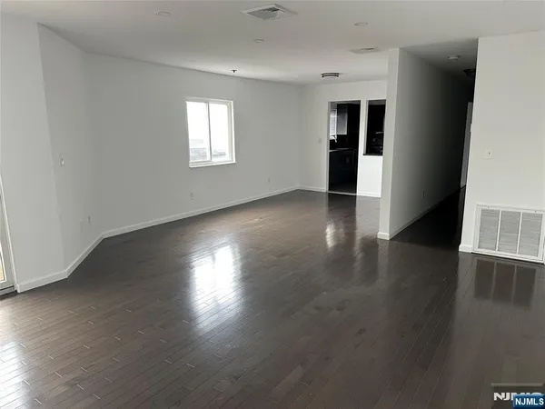 $3,500 | 319 Palisade Avenue, Unit 301, Cliffside Park, NJ 07010