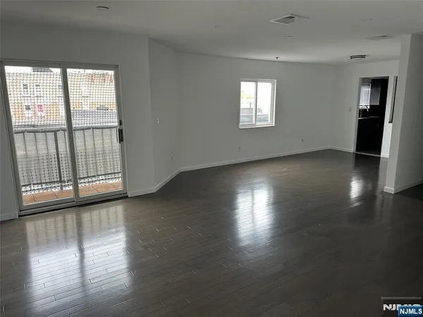 $3,500 | 319 Palisade Avenue, Unit 301, Cliffside Park, NJ 07010