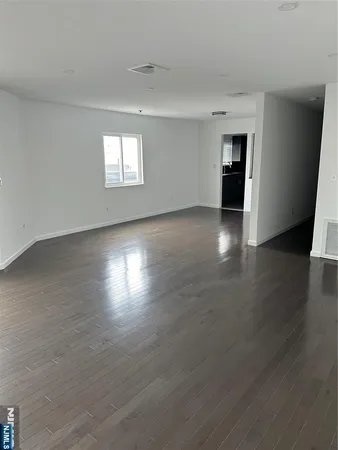 $3,500 | 319 Palisade Avenue, Unit 301, Cliffside Park, NJ 07010