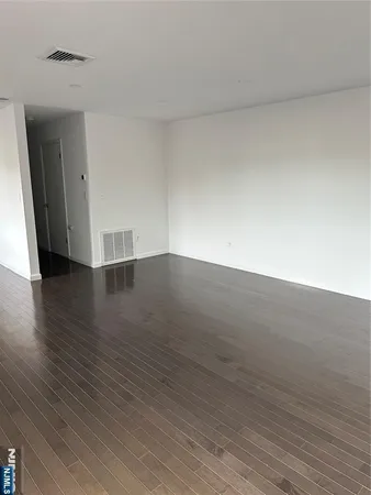 $3,500 | 319 Palisade Avenue, Unit 301, Cliffside Park, NJ 07010