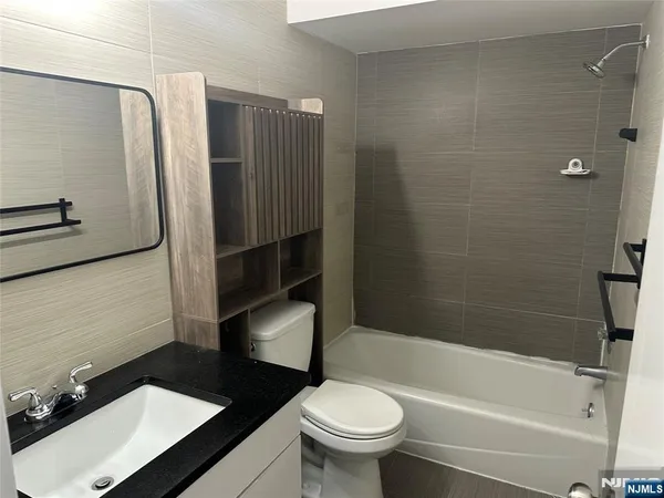 $3,500 | 319 Palisade Avenue, Unit 301, Cliffside Park, NJ 07010