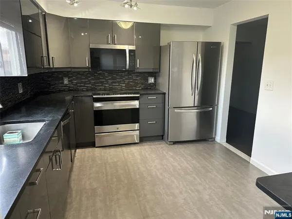 $3,500 | 319 Palisade Avenue, Unit 301, Cliffside Park, NJ 07010