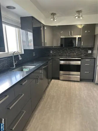 $3,500 | 319 Palisade Avenue, Unit 301, Cliffside Park, NJ 07010