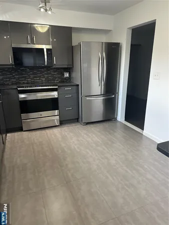 $3,500 | 319 Palisade Avenue, Unit 301, Cliffside Park, NJ 07010