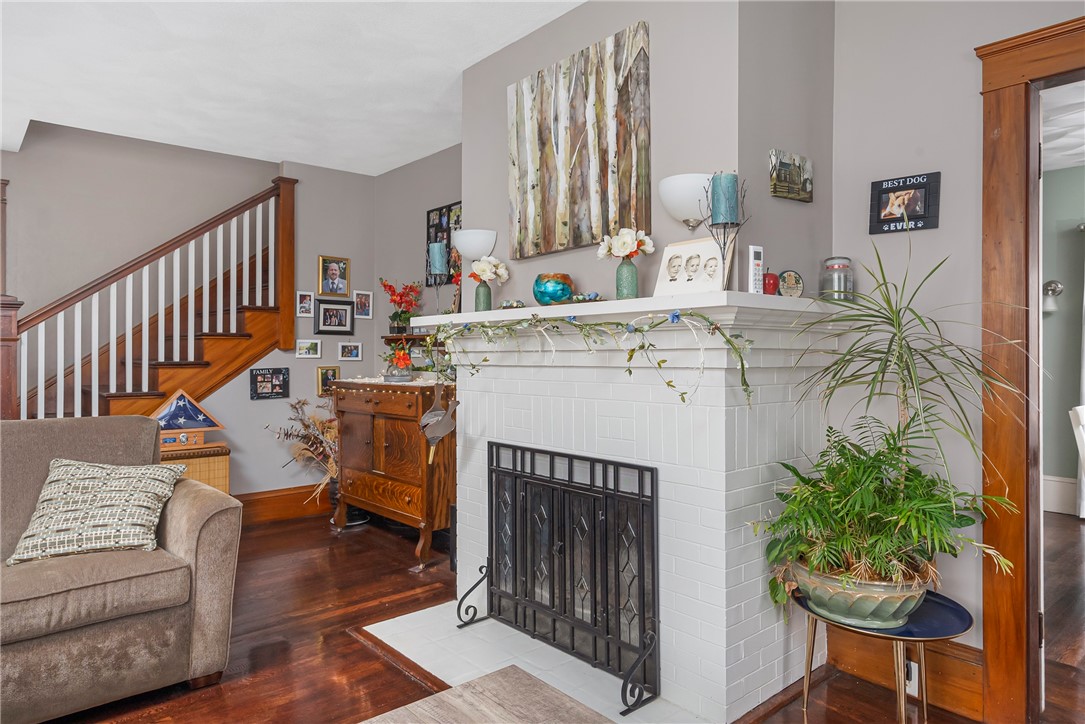 93 Brandon Road Cranston, RI 02910 - Photo 9 of 32