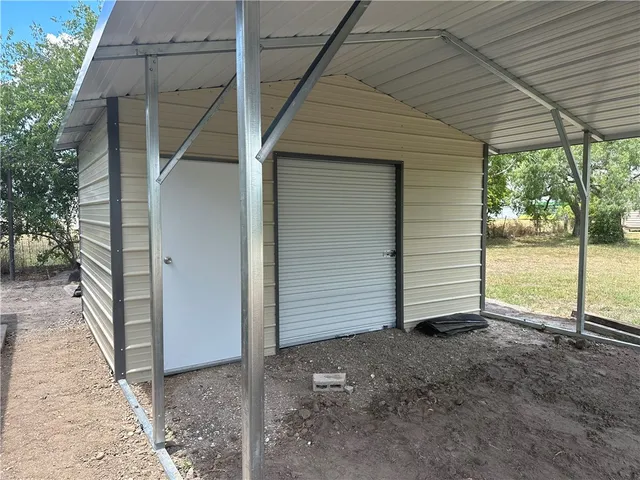 a view of a house with a backyard